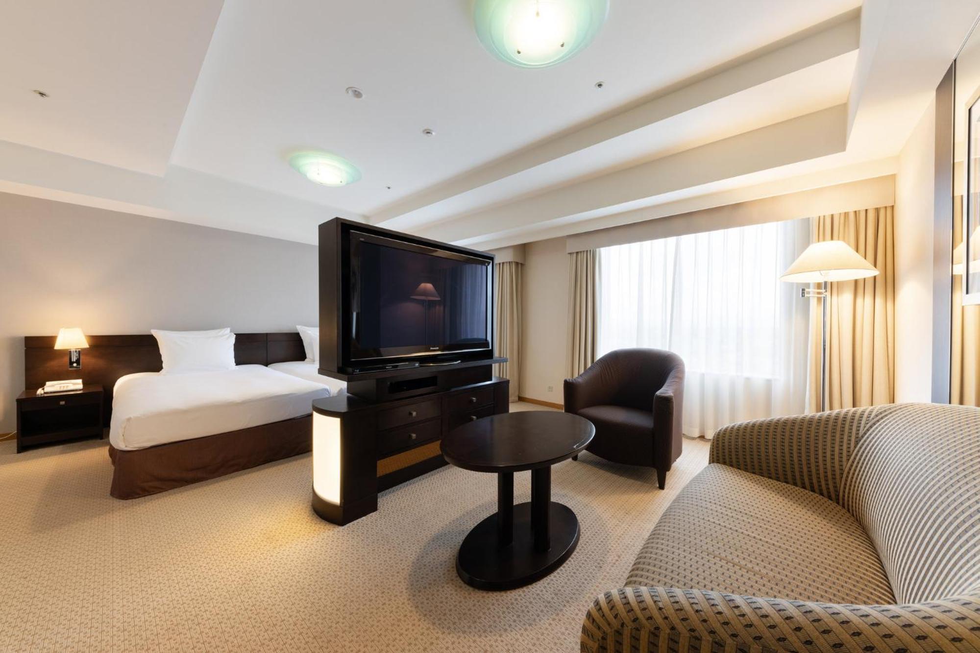 Ana Crowne Plaza Toyama By Ihg Hotel Exterior photo